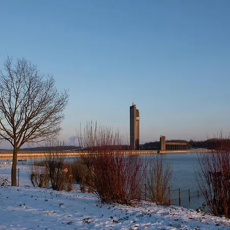 Peaceful Garden Hideaway, Cleaning Included Dom wakacyjny