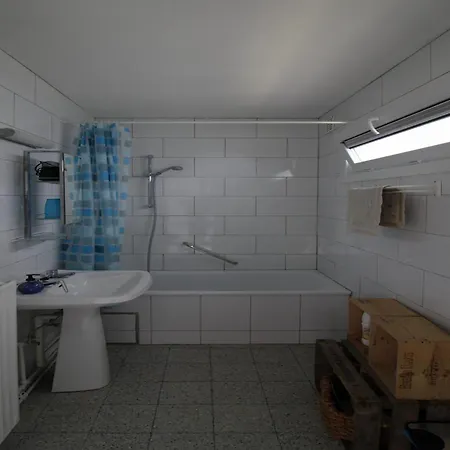 Peaceful Garden Hideaway, Cleaning Included Ferienhaus
