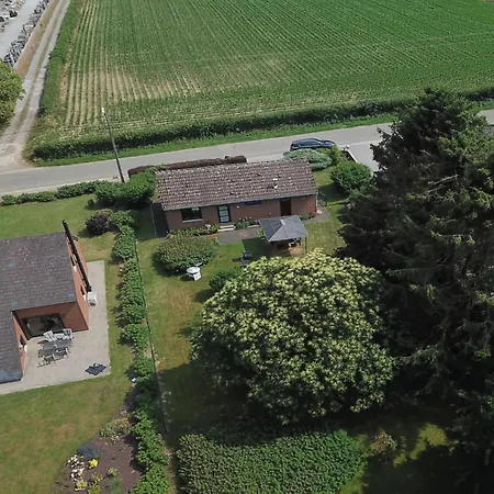 Ferienhaus Peaceful Garden Hideaway, Cleaning Included Froid-Chapelle